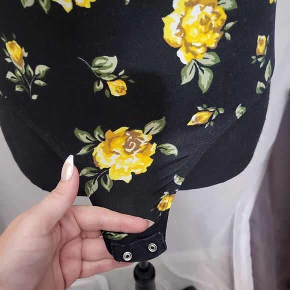 Black and yellow flower print bodysuit - Picture 5 of 7
